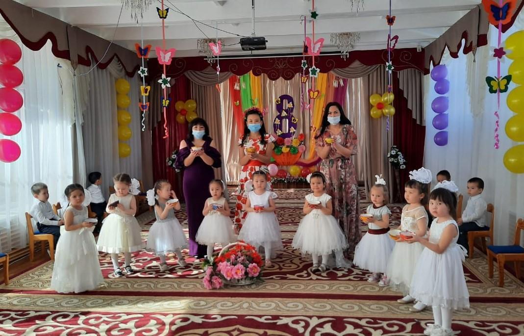 Балапан тобының " Аяулы менің, анашым" атты ертеңгілігі.