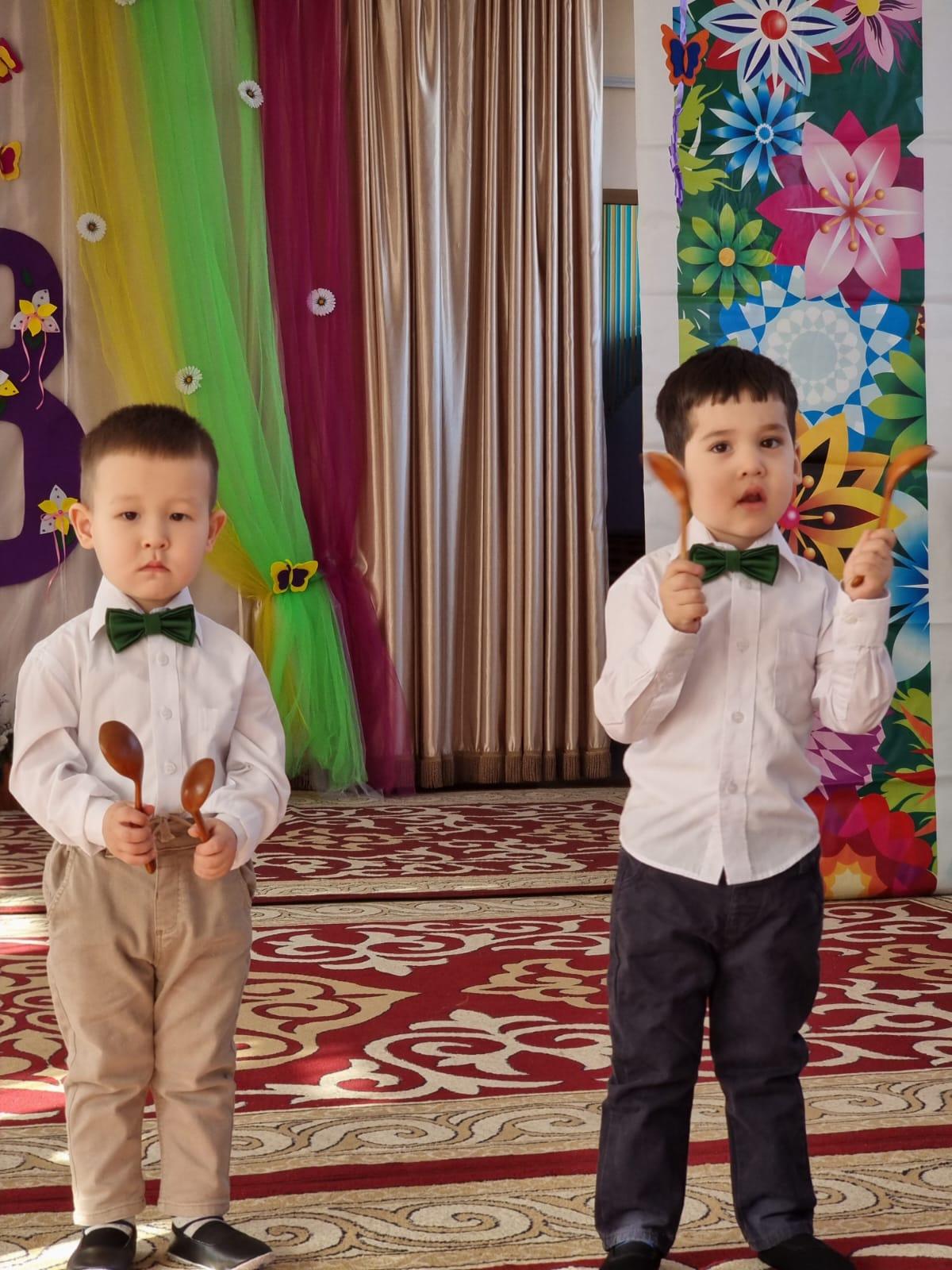 "Аналар-асыл қазынам!" -атты "Балапан" тобының Аналарға арналған ертеңгілігі.