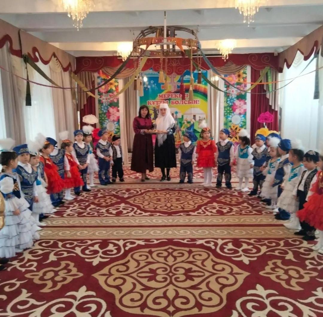 "Наурыз-қуаныш мерекесі,Бақыт пен шаттық мерекесі".Ересек "Қарлығаш" тобы.